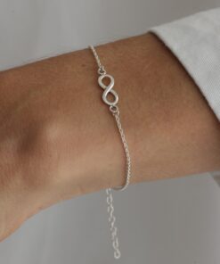 Pulsera con Centro Infinito
