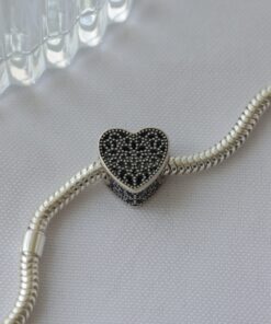 Charm Corazón Calado