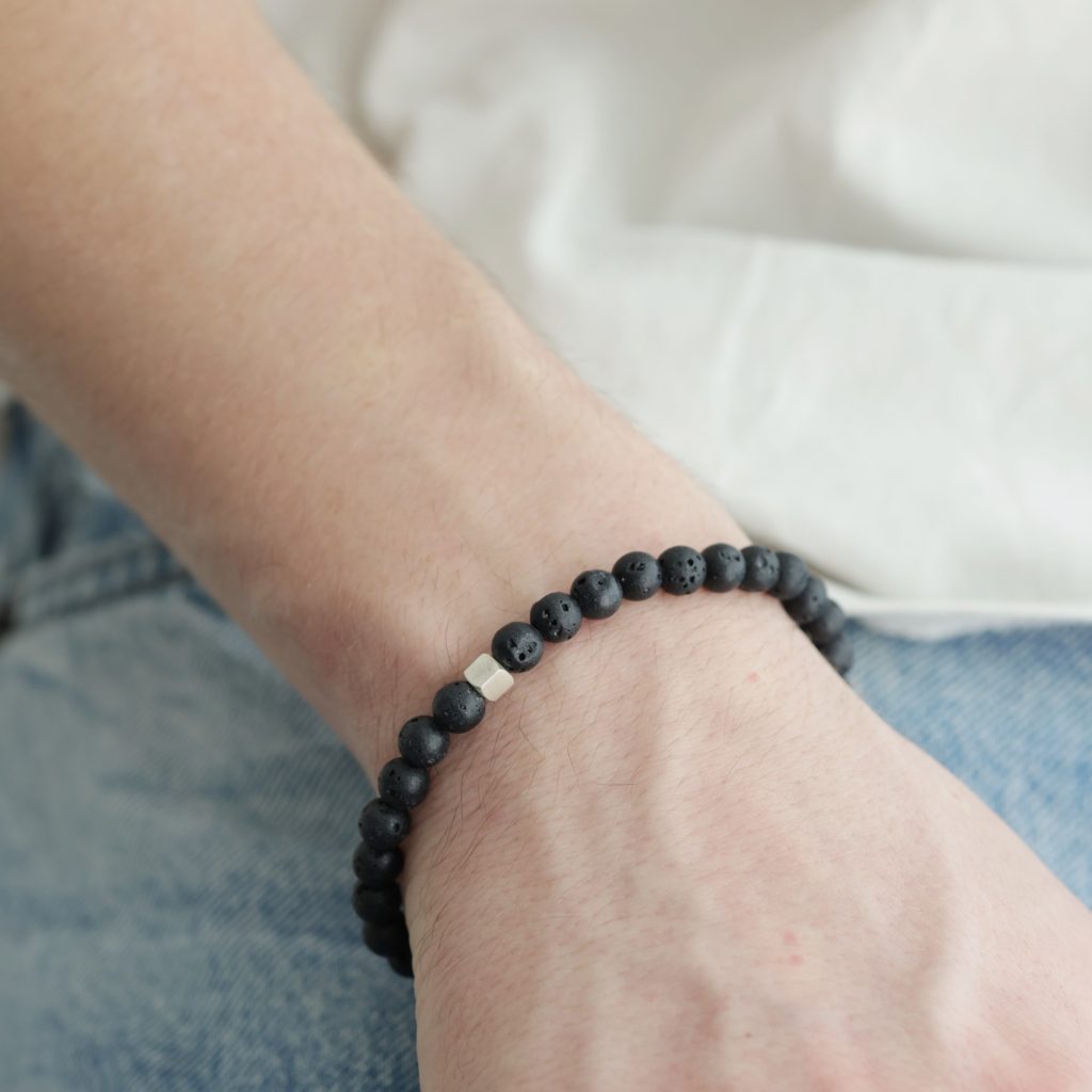 Pulsera de Piedras Volcánicas